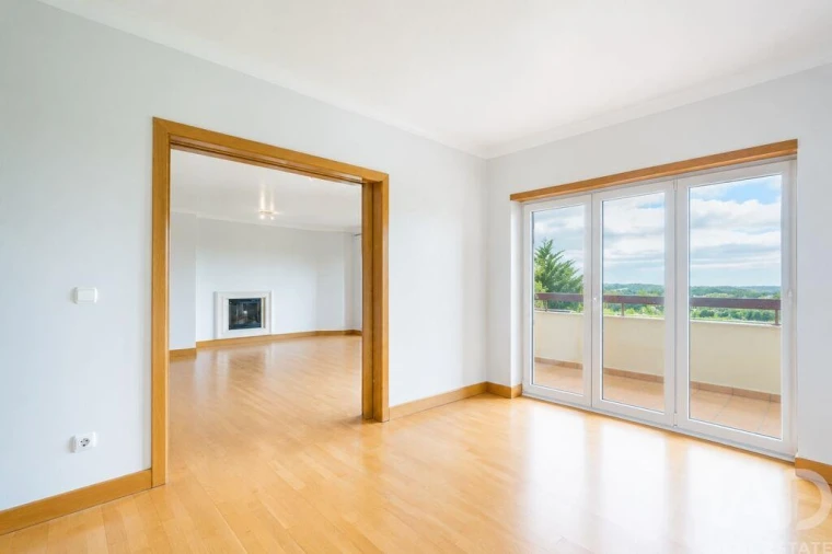 Apartamento T5 para Arrendamento em Queluz e Belas Foto 2