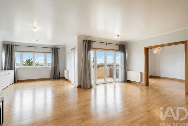 Apartamento T5 para Arrendamento em Queluz e Belas Foto 3