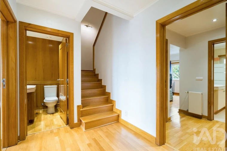Apartamento T5 para Arrendamento em Queluz e Belas Foto 9
