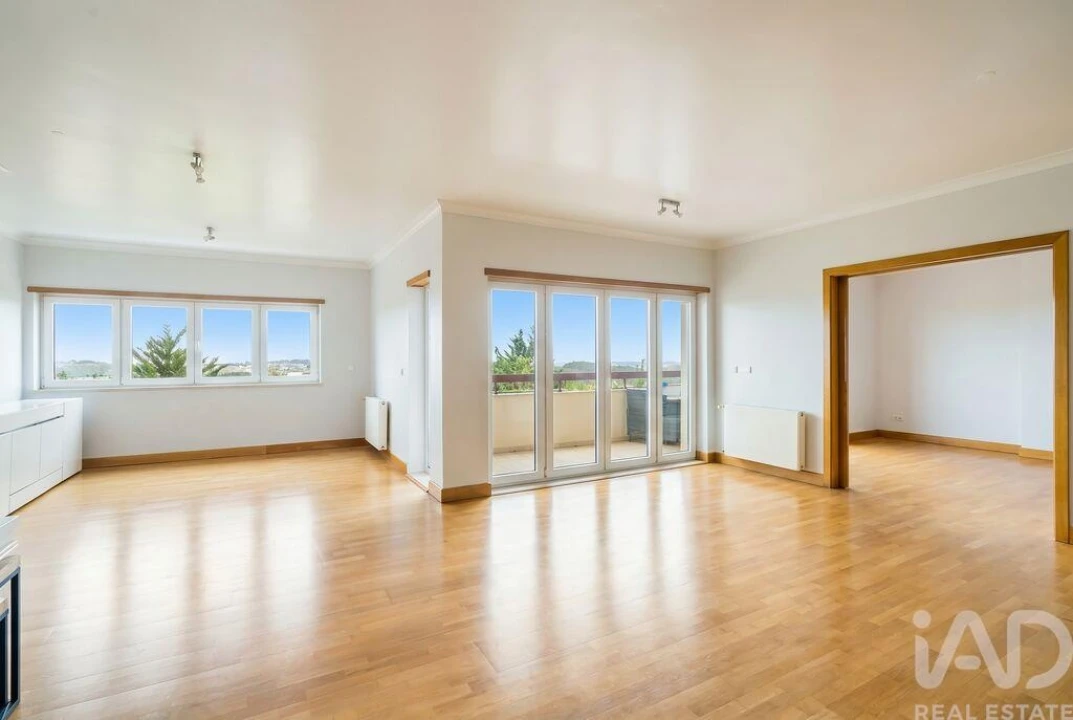 Apartamento T5 para Arrendamento em Queluz e Belas Foto 1