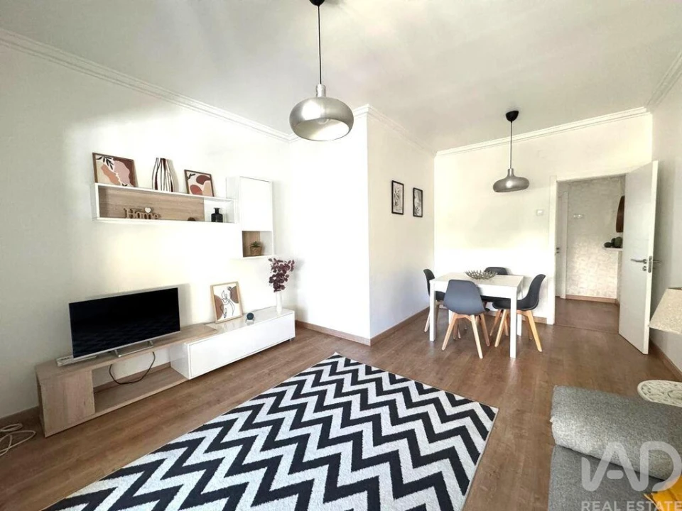 Apartamento T2 para Arrendamento em São Domingos de Benfica Foto 4