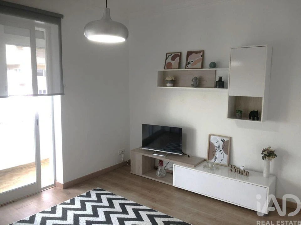 Apartamento T2 para Arrendamento em São Domingos de Benfica Foto 3
