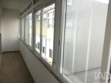 Apartamento T2 para Arrendamento em São Domingos de Benfica