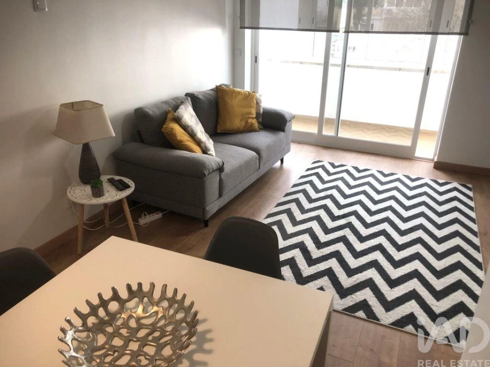 Apartamento T2 para Arrendamento em São Domingos de Benfica Foto 2