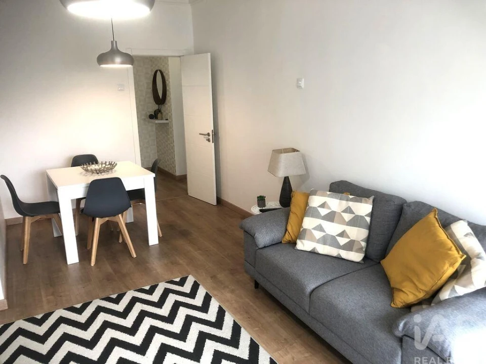 Apartamento T2 para Arrendamento em São Domingos de Benfica Foto 7