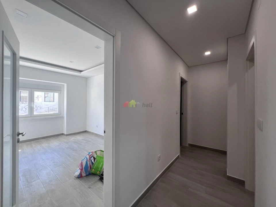 Apartamento T3 para Venda em Laranjeiro e Feijó Foto 2