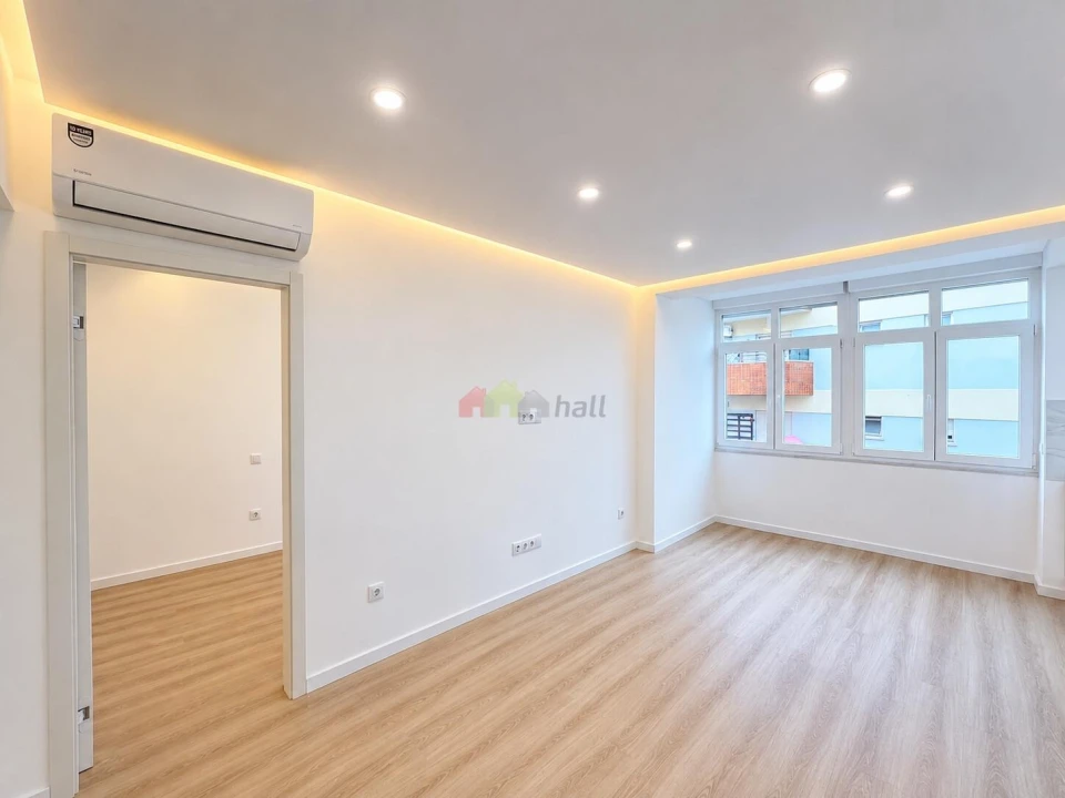 Apartamento T3 para Venda em Laranjeiro e Feijó Foto 2