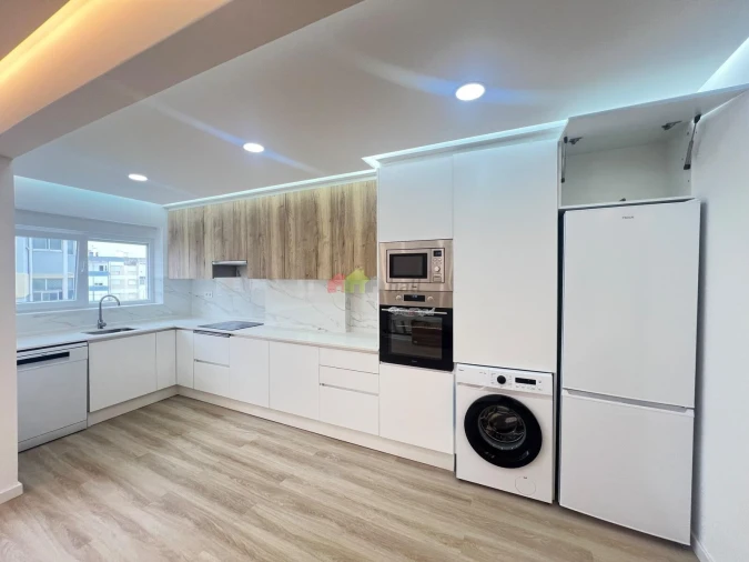 Apartamento T3 para Venda em Laranjeiro e Feijó Foto 4