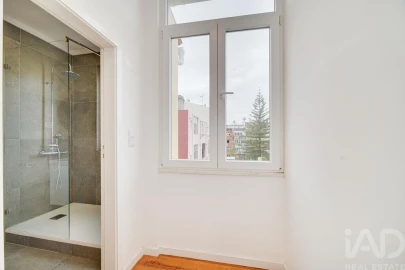 Apartamento T4 para Arrendamento em Campo de Ourique