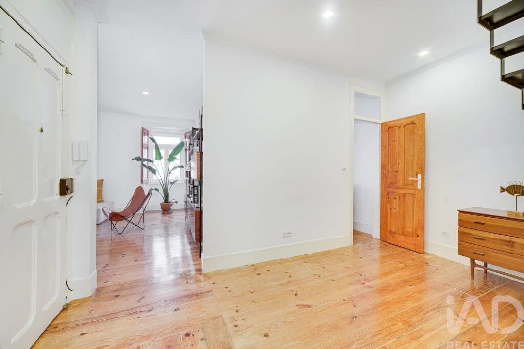 Apartamento T4 para Arrendamento em Campo de Ourique Foto 3