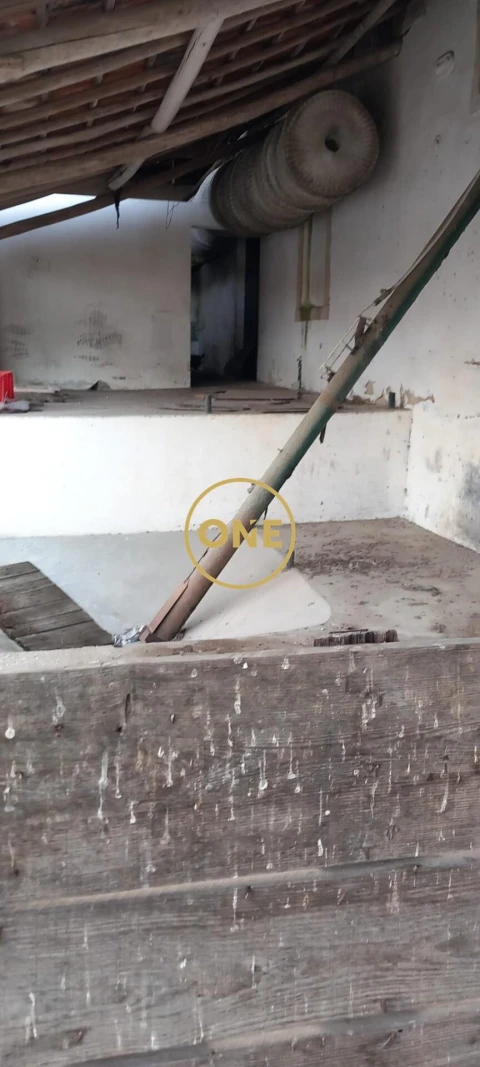 Armazém para Venda em Olaia e Paço