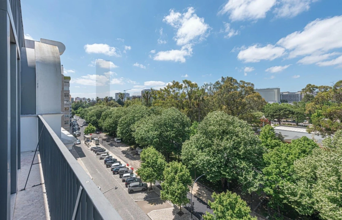 Apartamento T2 para Venda em Alvalade Foto 3