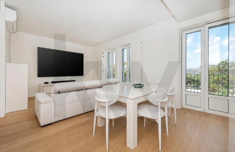 Apartamento T2 para Venda em Alvalade Foto 8
