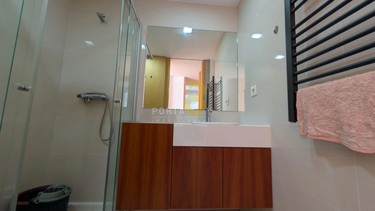 Apartamento T4 para Arrendamento em Mafamude e Vilar do Paraíso Foto 23