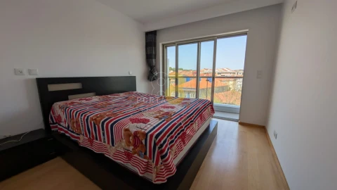 Apartamento T4 para Arrendamento em Mafamude e Vilar do Paraíso