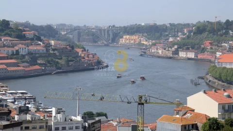 Apartamento T4 para Arrendamento em Mafamude e Vilar do Paraíso