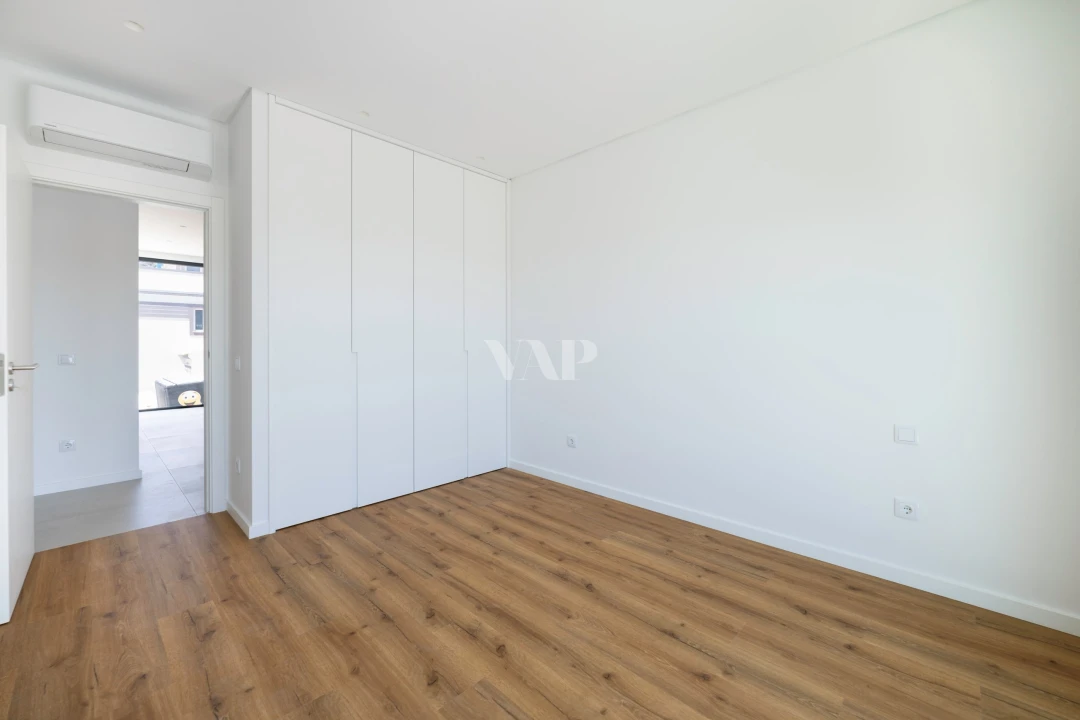 Moradia T4 para Venda em Olhão Foto 5