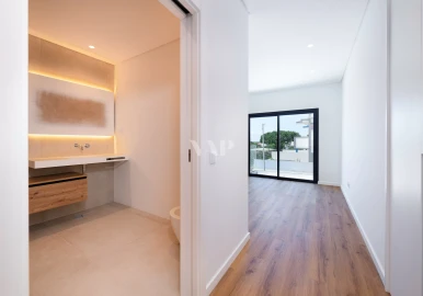 Moradia T4 para Venda em Olhão