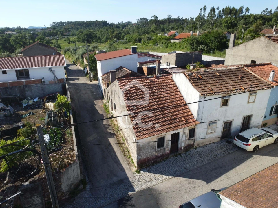 Moradia T2 para Venda em Avelar Foto 1