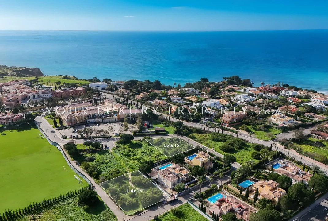 Terreno para Venda em Lagos (São Sebastião e Santa Maria) Foto 1