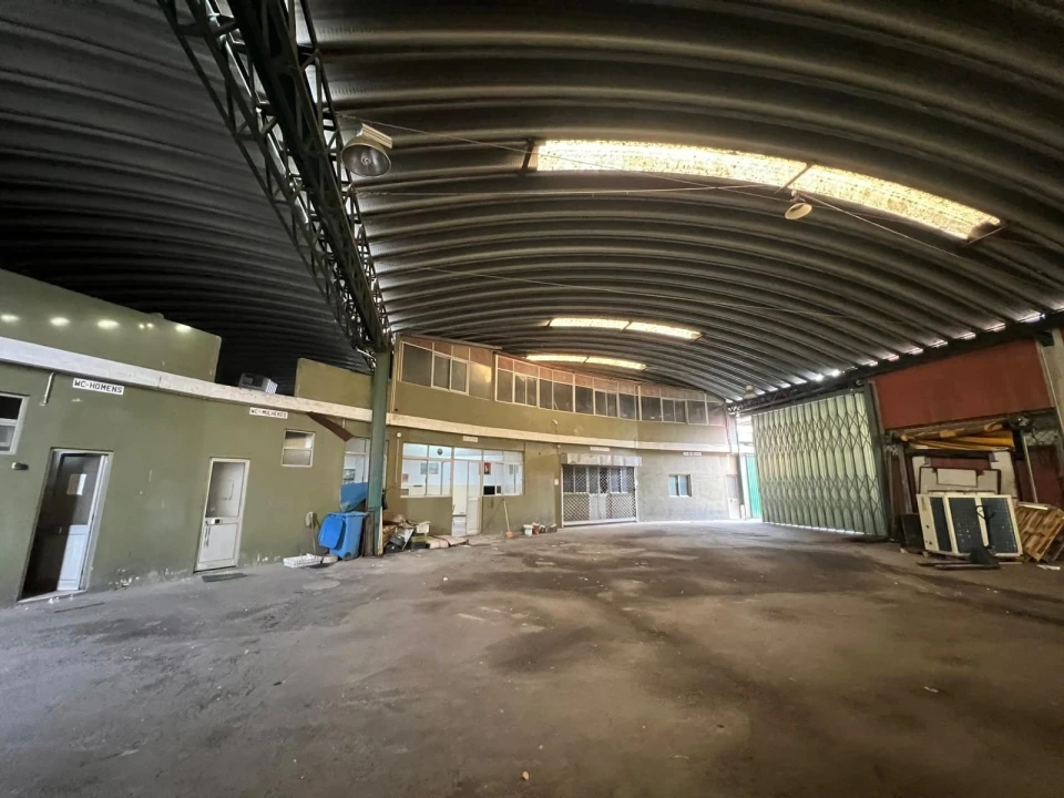 Armazém para Venda em Santa Iria de Azoia, São João da Talha e Bobadela Foto 3