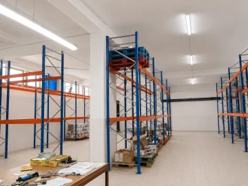 Armazém para Venda em Santa Iria de Azoia, São João da Talha e Bobadela