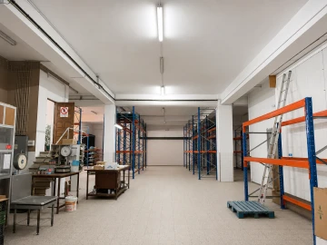 Armazém para Venda em Santa Iria de Azoia, São João da Talha e Bobadela