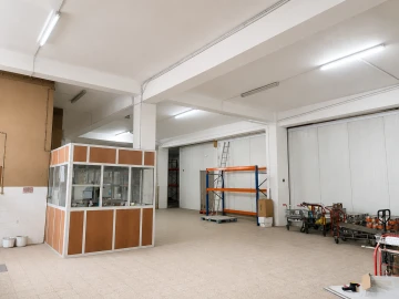 Armazém para Venda em Santa Iria de Azoia, São João da Talha e Bobadela