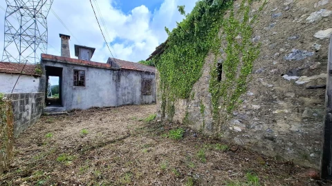 Moradia T2 para Venda em O. Azeméis, Riba-Ul, Ul, Macinhata Seixa, Madail
