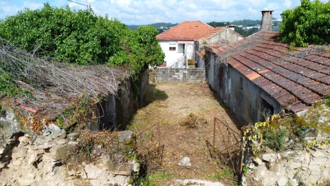Moradia T2 para Venda em O. Azeméis, Riba-Ul, Ul, Macinhata Seixa, Madail
