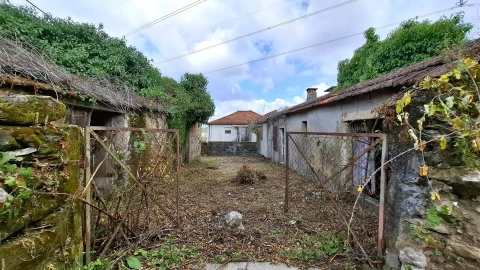 Moradia T2 para Venda em O. Azeméis, Riba-Ul, Ul, Macinhata Seixa, Madail