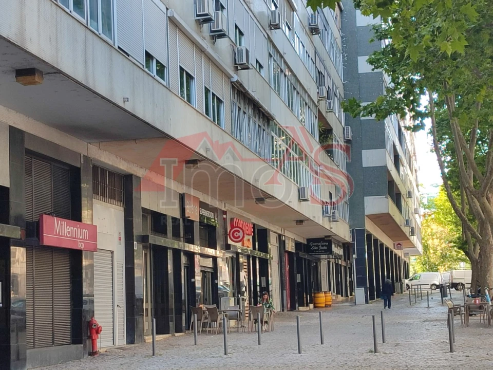 Apartamento T3 para Arrendamento em São Domingos de Benfica Foto 30