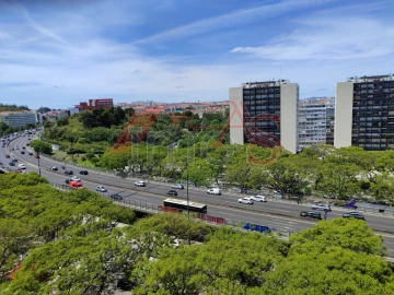 Apartamento T3 para Arrendamento em São Domingos de Benfica
