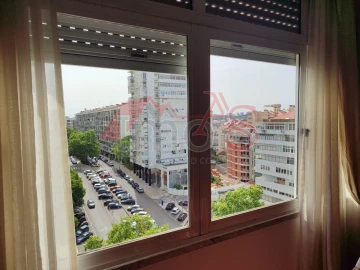 Apartamento T3 para Arrendamento em São Domingos de Benfica
