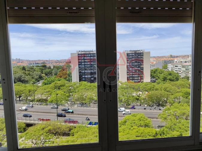 Apartamento T3 para Arrendamento em São Domingos de Benfica Foto 3