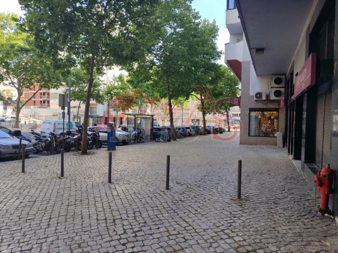 Apartamento T3 para Arrendamento em São Domingos de Benfica Foto 37