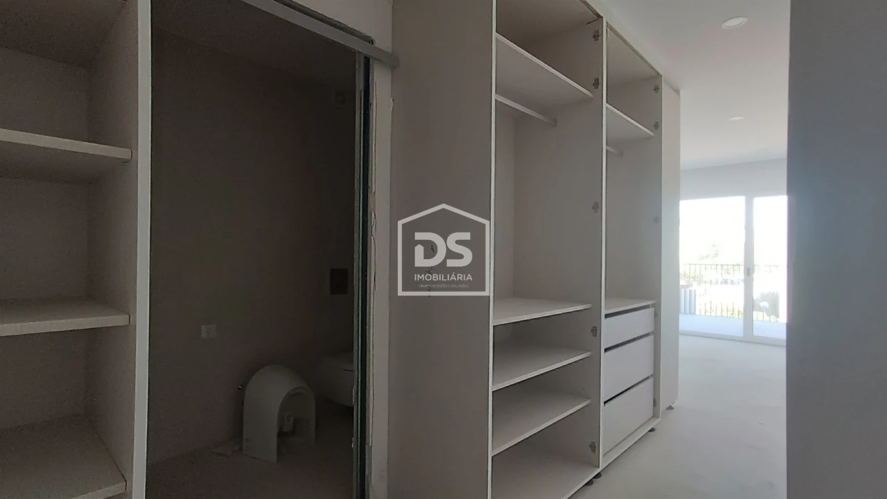 Apartamento T3 para Venda em Santo Antonio dos Olivais Foto 4