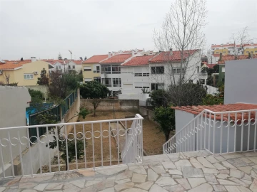 Moradia T7 para Arrendamento em Carcavelos e Parede