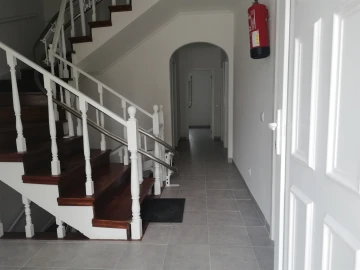 Moradia T7 para Arrendamento em Carcavelos e Parede