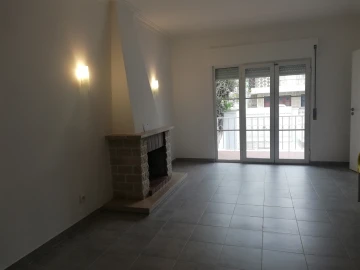 Moradia T7 para Arrendamento em Carcavelos e Parede