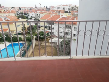 Moradia T7 para Arrendamento em Carcavelos e Parede