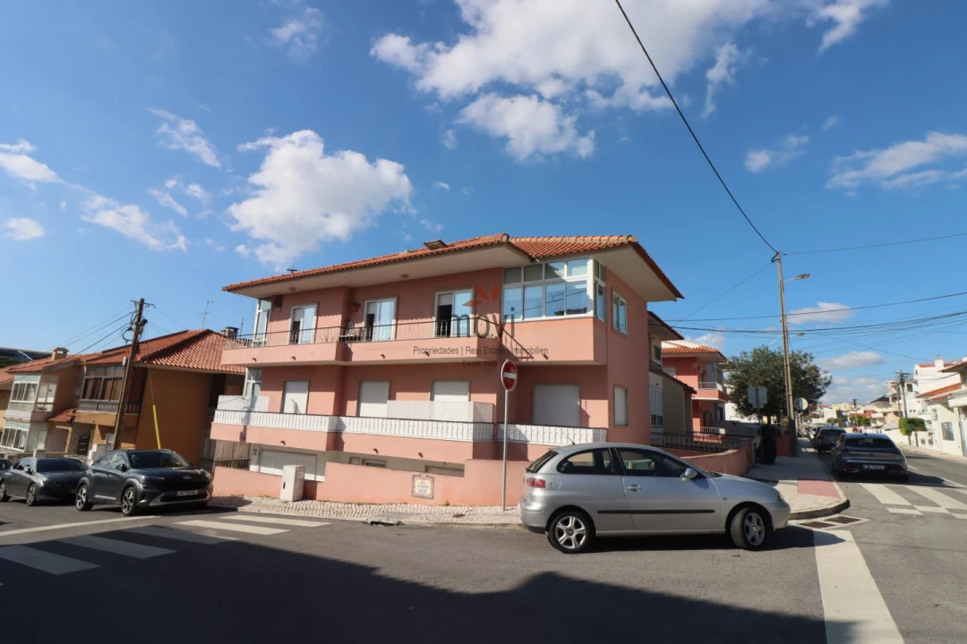 Apartamento T5 para Venda em Carcavelos e Parede Foto 1