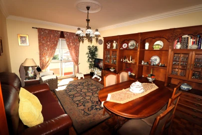 Apartamento T5 para Venda em Carcavelos e Parede