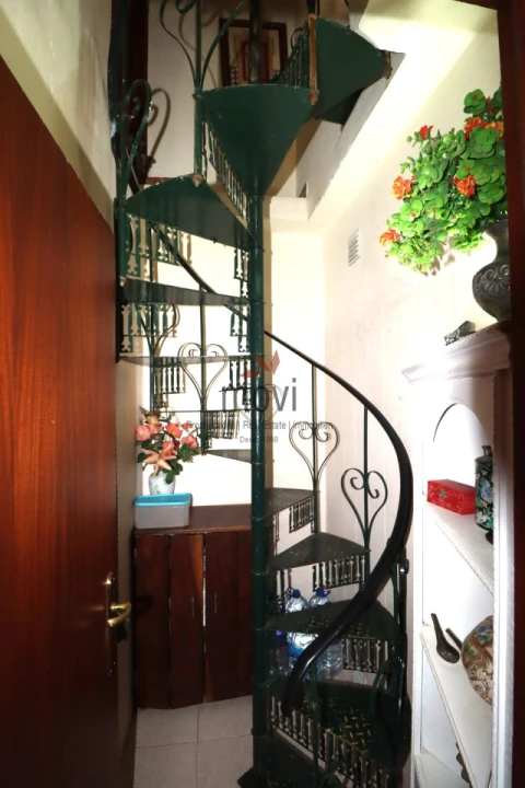 Apartamento T5 para Venda em Carcavelos e Parede