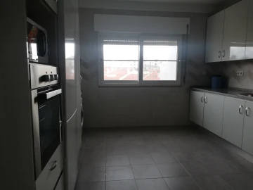 Moradia T7 para Arrendamento em Carcavelos e Parede