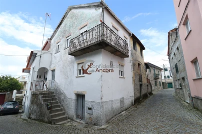 Moradia T2 para Venda em Melo e Nabais
