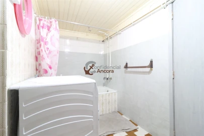 Moradia T2 para Venda em Melo e Nabais