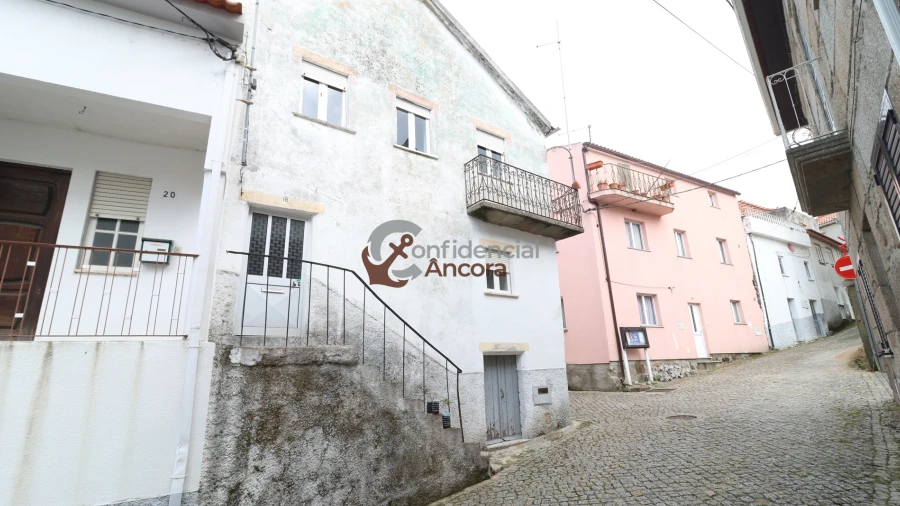 Moradia T2 para Venda em Melo e Nabais