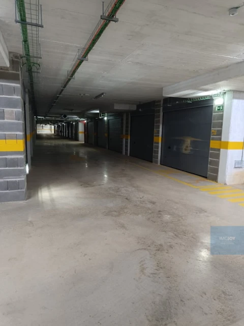 Garagem para Arrendamento em Portimão