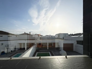 Moradia T4 para Venda em Nossa Sra de Fatima